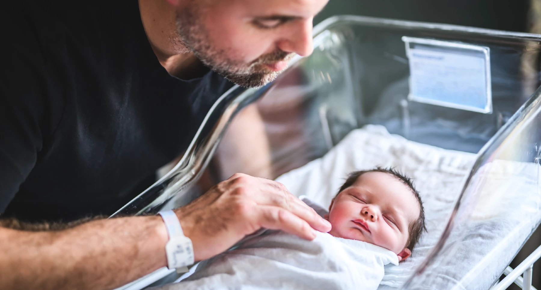 iStock-1558119084 Paid leave for fathers