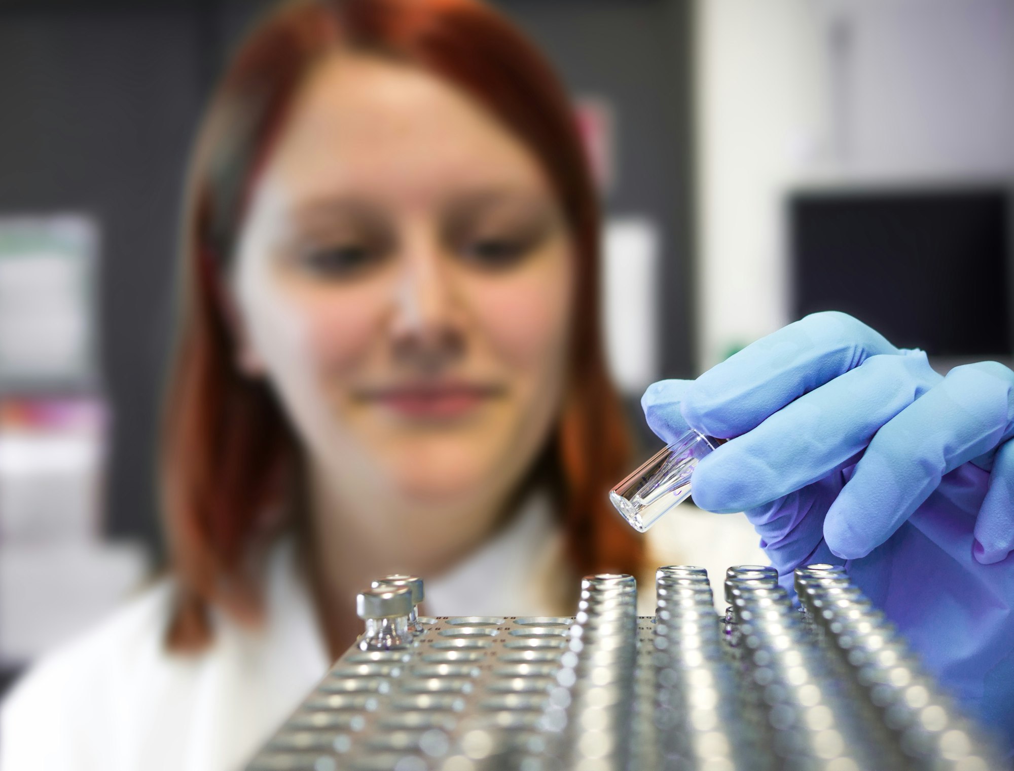 photo-1655814563963-0fe0a7d6c279 A female scientist in a lab coat working on laboratory equipment.